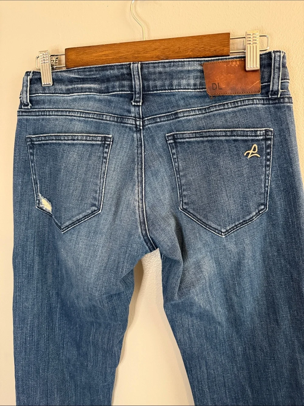 DL1961 Riley Boyfriend Jeans Nassau Wash Size 26 Premium Stretch Denim - Picture 9 of 10